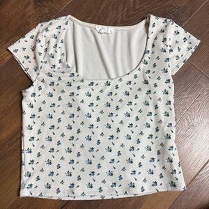 Women’s Chic Floral Scoop Neck Tee